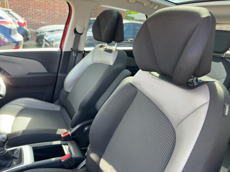 Citroen 1.2 PURETECH FLAIR MPV 5DR PETROL MANUAL SUNROOF SATNAV BLUETOOTH DAB RADIO APPLE CARPLAY REAR CAMERA PARKING AIDS 2 OWNERS 68000 MILES FSH 5 SERVICES 72-74 Mitcham Road