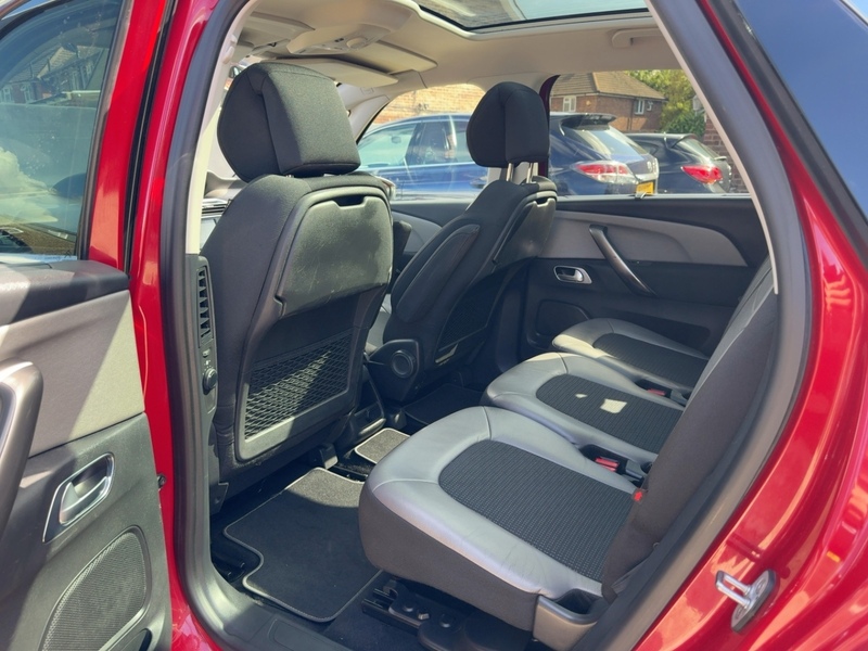 Citroen 1.2 PURETECH FLAIR MPV 5DR PETROL MANUAL SUNROOF SATNAV BLUETOOTH DAB RADIO APPLE CARPLAY REAR CAMERA PARKING AIDS 2 OWNERS 68000 MILES FSH 5 SERVICES 72-74 Mitcham Road