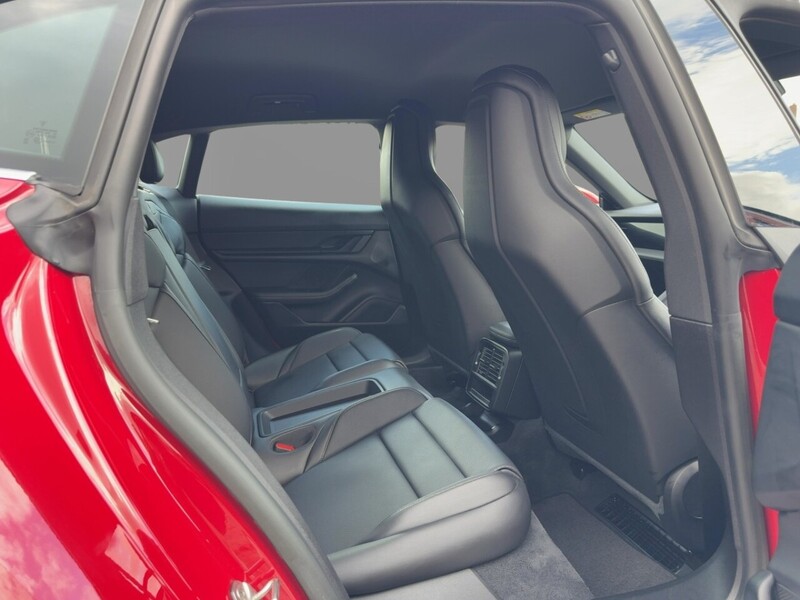 Porsche PERFORMANCE PLUS 93.4KWH 4S CROSS TURISMO 5DR ELECTRIC 4WD AUTO HEATED SEATS SAT NAV BLUETOOTH APPLE CARPLAY REAR CAMERA 1 OWNER ONLY 18000 MILES FSH 72-74 Mitcham Road