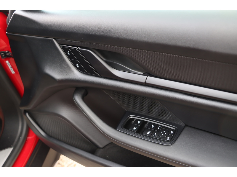 Porsche PERFORMANCE PLUS 93.4KWH 4S CROSS TURISMO 5DR ELECTRIC 4WD AUTO HEATED SEATS SAT NAV BLUETOOTH APPLE CARPLAY REAR CAMERA 1 OWNER ONLY 18000 MILES FSH 72-74 Mitcham Road