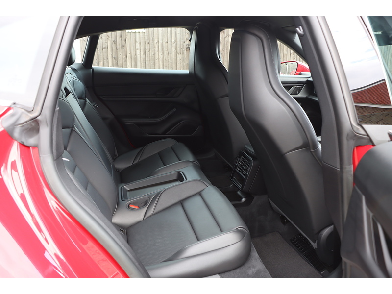 Porsche PERFORMANCE PLUS 93.4KWH 4S CROSS TURISMO 5DR ELECTRIC 4WD AUTO HEATED SEATS SAT NAV BLUETOOTH APPLE CARPLAY REAR CAMERA 1 OWNER ONLY 18000 MILES FSH 72-74 Mitcham Road