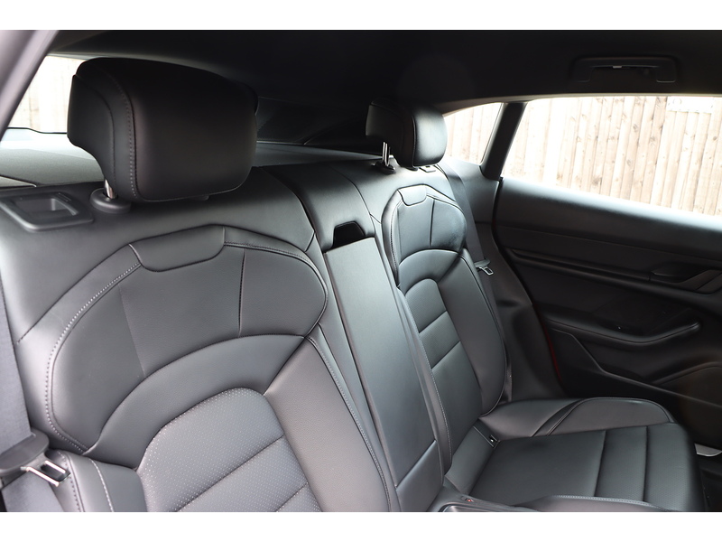 Porsche PERFORMANCE PLUS 93.4KWH 4S CROSS TURISMO 5DR ELECTRIC 4WD AUTO HEATED SEATS SAT NAV BLUETOOTH APPLE CARPLAY REAR CAMERA 1 OWNER ONLY 18000 MILES FSH 72-74 Mitcham Road