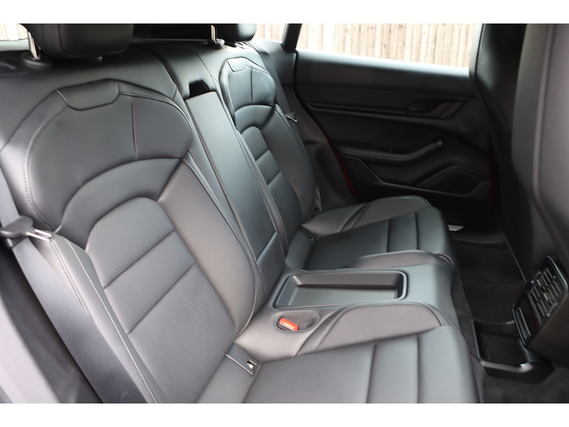 Porsche PERFORMANCE PLUS 93.4KWH 4S CROSS TURISMO 5DR ELECTRIC 4WD AUTO HEATED SEATS SAT NAV BLUETOOTH APPLE CARPLAY REAR CAMERA 1 OWNER ONLY 18000 MILES FSH 72-74 Mitcham Road