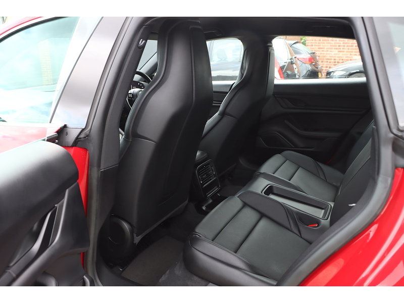 Porsche PERFORMANCE PLUS 93.4KWH 4S CROSS TURISMO 5DR ELECTRIC 4WD AUTO HEATED SEATS SAT NAV BLUETOOTH APPLE CARPLAY REAR CAMERA 1 OWNER ONLY 18000 MILES FSH 72-74 Mitcham Road