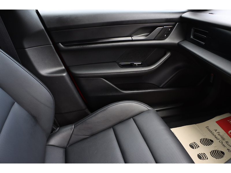 Porsche PERFORMANCE PLUS 93.4KWH 4S CROSS TURISMO 5DR ELECTRIC 4WD AUTO HEATED SEATS SAT NAV BLUETOOTH APPLE CARPLAY REAR CAMERA 1 OWNER ONLY 18000 MILES FSH 72-74 Mitcham Road