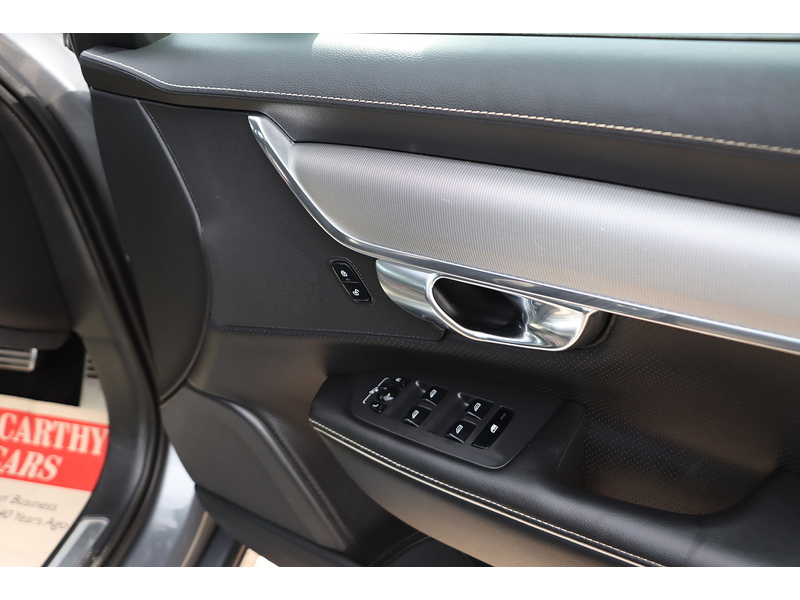 Volvo 2.0 T4 GPF R-DESIGN ESTATE 5DR PETROL AUTO HEATED SEATS SATELLITE NAVIGATION BLUETOOTH DAB STEREO USB INPUT PARKING AIDS 75000 MILES SH NO ULEZ CHARGE 72-74 Mitcham Road