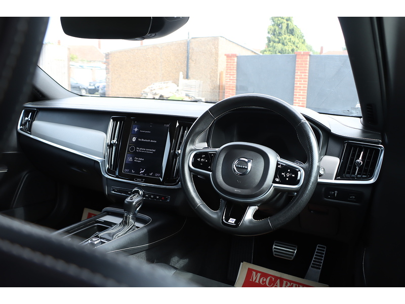 Volvo 2.0 T4 GPF R-DESIGN ESTATE 5DR PETROL AUTO HEATED SEATS SATELLITE NAVIGATION BLUETOOTH DAB STEREO USB INPUT PARKING AIDS 75000 MILES SH NO ULEZ CHARGE 72-74 Mitcham Road