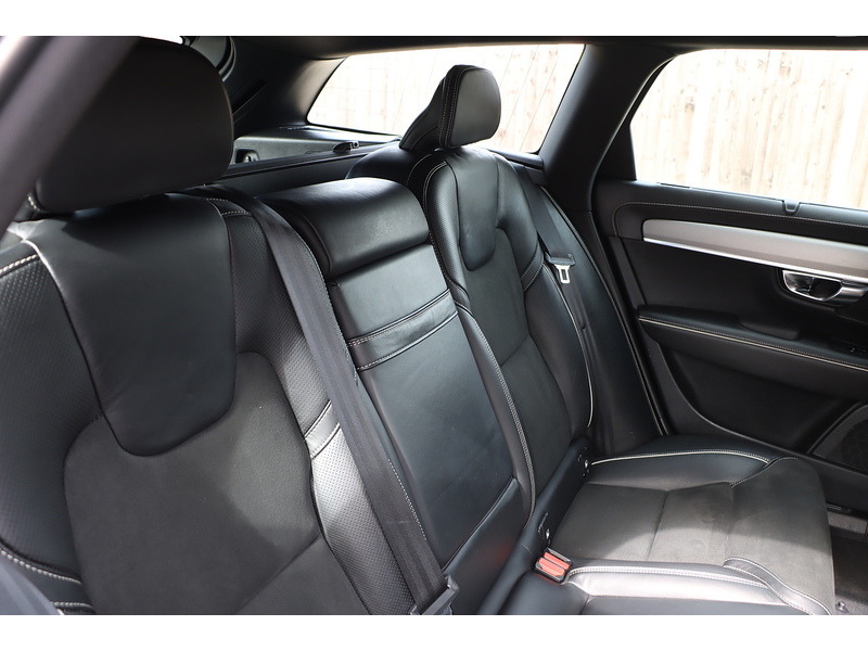 Volvo 2.0 T4 GPF R-DESIGN ESTATE 5DR PETROL AUTO HEATED SEATS SATELLITE NAVIGATION BLUETOOTH DAB STEREO USB INPUT PARKING AIDS 75000 MILES SH NO ULEZ CHARGE 72-74 Mitcham Road