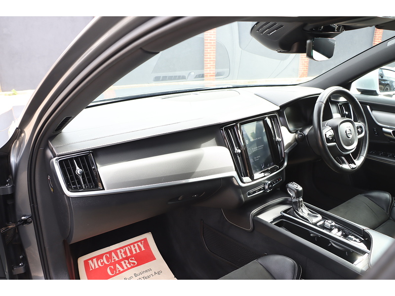 Volvo 2.0 T4 GPF R-DESIGN ESTATE 5DR PETROL AUTO HEATED SEATS SATELLITE NAVIGATION BLUETOOTH DAB STEREO USB INPUT PARKING AIDS 75000 MILES SH NO ULEZ CHARGE 72-74 Mitcham Road