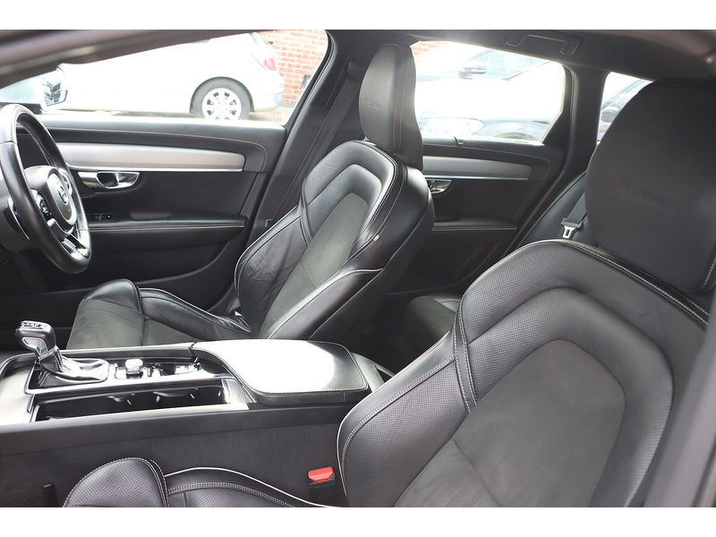 Volvo 2.0 T4 GPF R-DESIGN ESTATE 5DR PETROL AUTO HEATED SEATS SATELLITE NAVIGATION BLUETOOTH DAB STEREO USB INPUT PARKING AIDS 75000 MILES SH NO ULEZ CHARGE 72-74 Mitcham Road