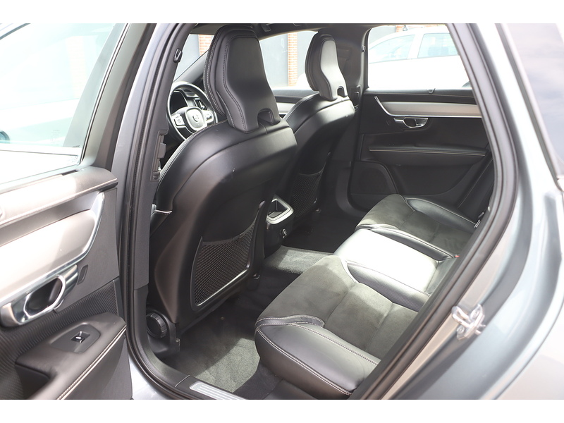 Volvo 2.0 T4 GPF R-DESIGN ESTATE 5DR PETROL AUTO HEATED SEATS SATELLITE NAVIGATION BLUETOOTH DAB STEREO USB INPUT PARKING AIDS 75000 MILES SH NO ULEZ CHARGE 72-74 Mitcham Road