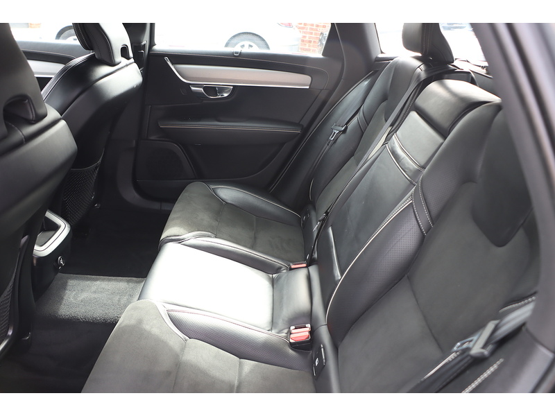 Volvo 2.0 T4 GPF R-DESIGN ESTATE 5DR PETROL AUTO HEATED SEATS SATELLITE NAVIGATION BLUETOOTH DAB STEREO USB INPUT PARKING AIDS 75000 MILES SH NO ULEZ CHARGE 72-74 Mitcham Road