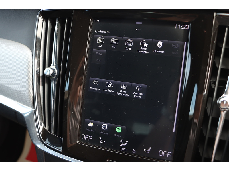 Volvo 2.0 T4 GPF R-DESIGN ESTATE 5DR PETROL AUTO HEATED SEATS SATELLITE NAVIGATION BLUETOOTH DAB STEREO USB INPUT PARKING AIDS 75000 MILES SH NO ULEZ CHARGE 72-74 Mitcham Road