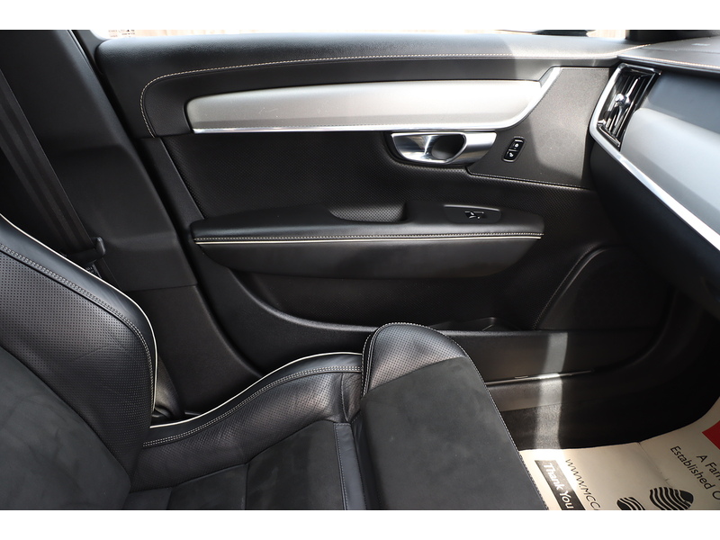 Volvo 2.0 T4 GPF R-DESIGN ESTATE 5DR PETROL AUTO HEATED SEATS SATELLITE NAVIGATION BLUETOOTH DAB STEREO USB INPUT PARKING AIDS 75000 MILES SH NO ULEZ CHARGE 72-74 Mitcham Road