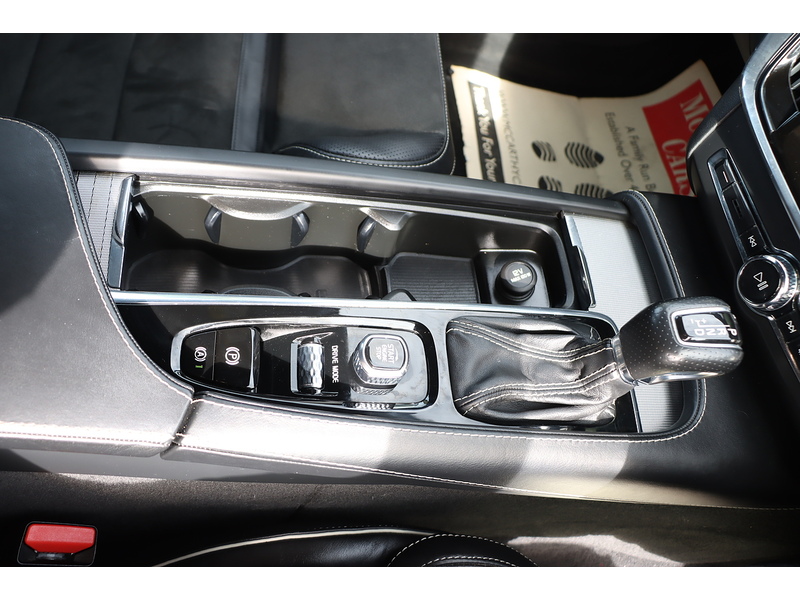 Volvo 2.0 T4 GPF R-DESIGN ESTATE 5DR PETROL AUTO HEATED SEATS SATELLITE NAVIGATION BLUETOOTH DAB STEREO USB INPUT PARKING AIDS 75000 MILES SH NO ULEZ CHARGE 72-74 Mitcham Road