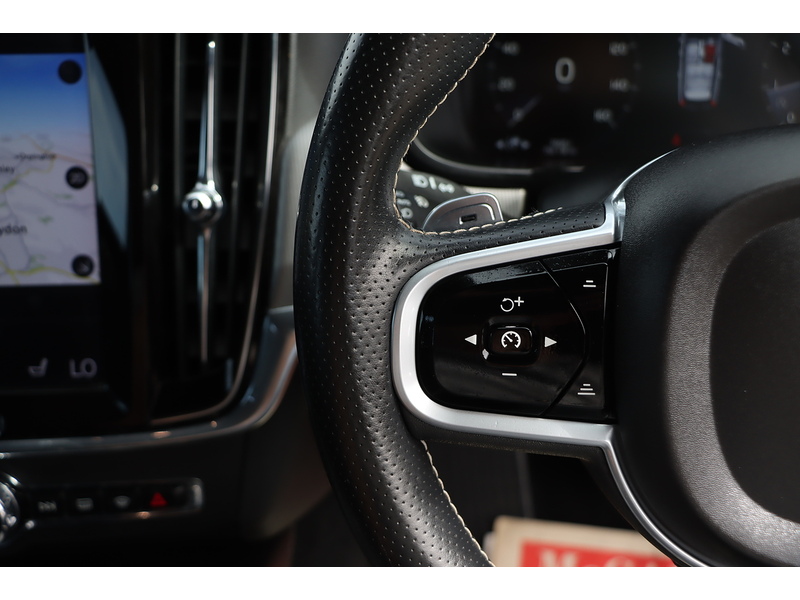 Volvo 2.0 T4 GPF R-DESIGN ESTATE 5DR PETROL AUTO HEATED SEATS SATELLITE NAVIGATION BLUETOOTH DAB STEREO USB INPUT PARKING AIDS 75000 MILES SH NO ULEZ CHARGE 72-74 Mitcham Road