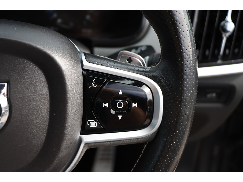 Volvo 2.0 T4 GPF R-DESIGN ESTATE 5DR PETROL AUTO HEATED SEATS SATELLITE NAVIGATION BLUETOOTH DAB STEREO USB INPUT PARKING AIDS 75000 MILES SH NO ULEZ CHARGE 72-74 Mitcham Road