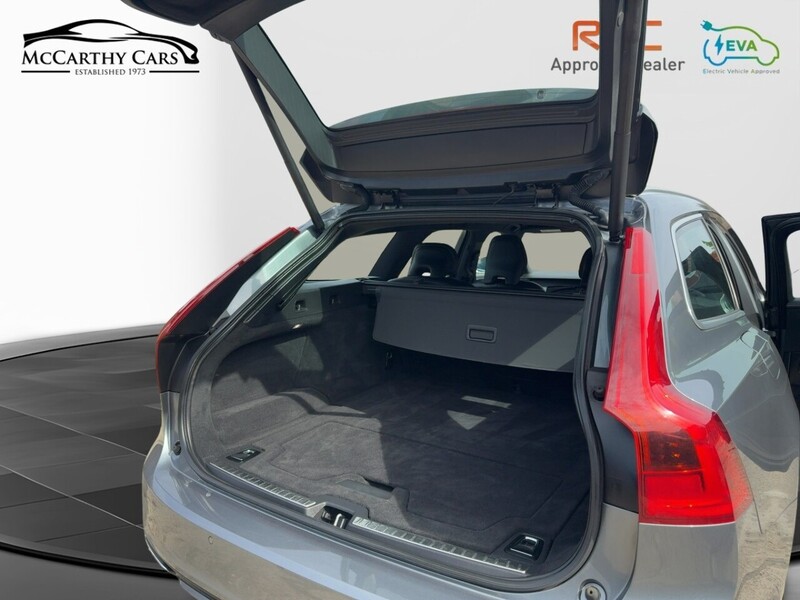 Volvo 2.0 T4 GPF R-DESIGN ESTATE 5DR PETROL AUTO HEATED SEATS SATELLITE NAVIGATION BLUETOOTH DAB STEREO USB INPUT PARKING AIDS 75000 MILES SH NO ULEZ CHARGE 72-74 Mitcham Road