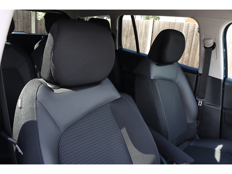 Citroen 1.2 PURETECH SENSE MPV 5DR PETROL EAT8 MANUAL 7 SEATER SATNAV BLUETOOTH APPLE CARPLAY REAR CAMERA PARKING AID 2 OWNERS ONLY 14000 MILES FSH 3 SERVICES 72-74 Mitcham Road