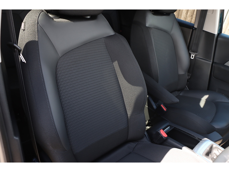 Citroen 1.2 PURETECH SENSE MPV 5DR PETROL EAT8 MANUAL 7 SEATER SATNAV BLUETOOTH APPLE CARPLAY REAR CAMERA PARKING AID 2 OWNERS ONLY 14000 MILES FSH 3 SERVICES 72-74 Mitcham Road