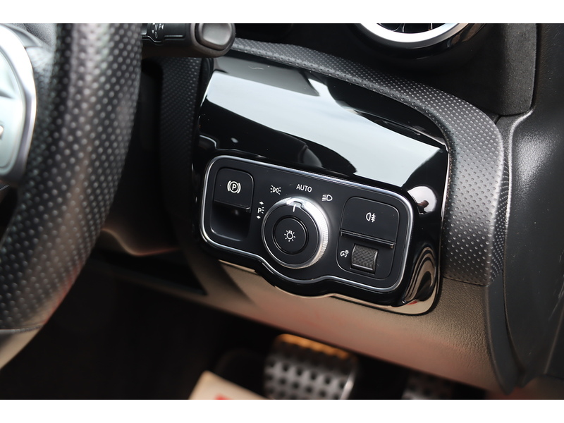 Mercedes-Benz A250E 1.3 15.6KWH AMG LINE HATCHBACK 5DR PETROL PLUG-IN HYBRID AUTO HEATED SEATS SAT NAV BLUETOOTH DAB STEREO REAR CAMERA JUST 1 OWNER 71000 MILES FSH 72-74 Mitcham Road