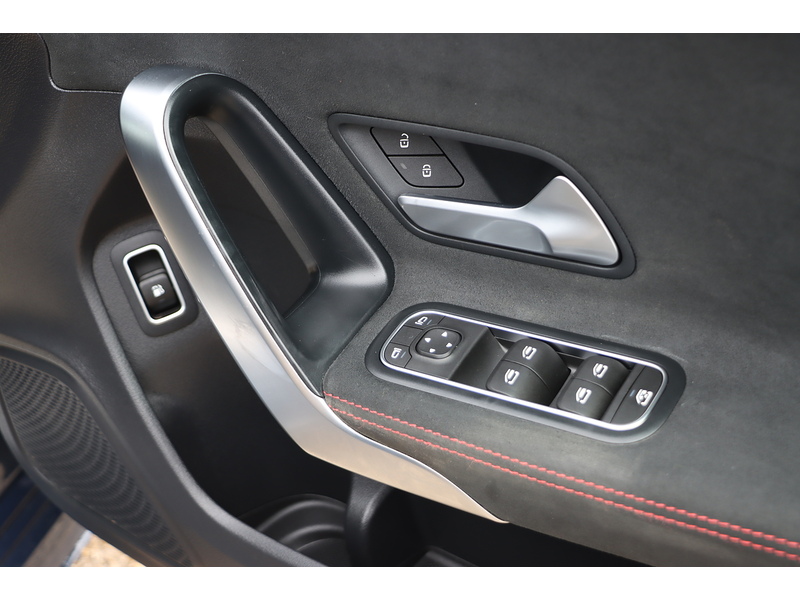 Mercedes-Benz A250E 1.3 15.6KWH AMG LINE HATCHBACK 5DR PETROL PLUG-IN HYBRID AUTO HEATED SEATS SAT NAV BLUETOOTH DAB STEREO REAR CAMERA JUST 1 OWNER 71000 MILES FSH 72-74 Mitcham Road