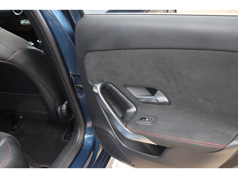 Mercedes-Benz A250E 1.3 15.6KWH AMG LINE HATCHBACK 5DR PETROL PLUG-IN HYBRID AUTO HEATED SEATS SAT NAV BLUETOOTH DAB STEREO REAR CAMERA JUST 1 OWNER 71000 MILES FSH 72-74 Mitcham Road