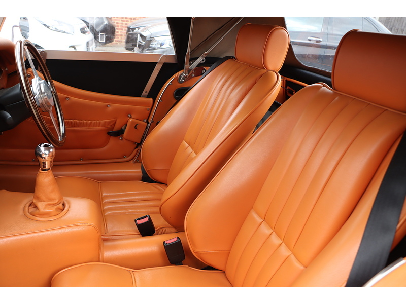 Morgan 3000 3700 2DR CONVERTIBLE PETROL MANUAL CONVERTIBLE ROOF BLUETOOTH STEREO CD PLAYER AUX/USB INPUT ONLY 18000 MILES SH NO ULEZ CHARGE 72-74 Mitcham Road