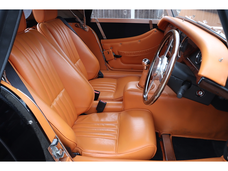 Morgan 3000 3700 2DR CONVERTIBLE PETROL MANUAL CONVERTIBLE ROOF BLUETOOTH STEREO CD PLAYER AUX/USB INPUT ONLY 18000 MILES SH NO ULEZ CHARGE 72-74 Mitcham Road