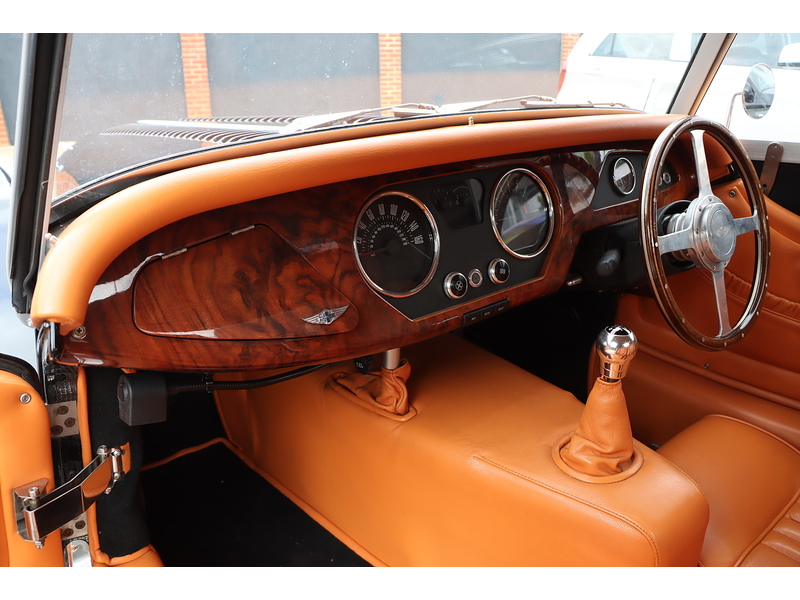 Morgan 3000 3700 2DR CONVERTIBLE PETROL MANUAL CONVERTIBLE ROOF BLUETOOTH STEREO CD PLAYER AUX/USB INPUT ONLY 18000 MILES SH NO ULEZ CHARGE 72-74 Mitcham Road