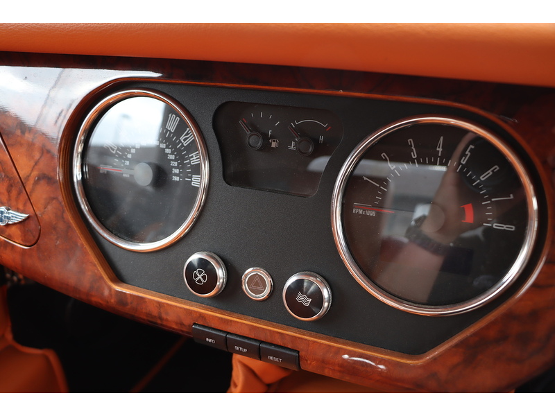 Morgan 3000 3700 2DR CONVERTIBLE PETROL MANUAL CONVERTIBLE ROOF BLUETOOTH STEREO CD PLAYER AUX/USB INPUT ONLY 18000 MILES SH NO ULEZ CHARGE 72-74 Mitcham Road