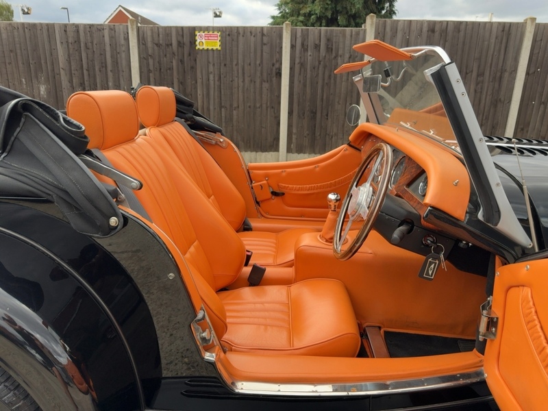 Morgan 3000 3700 2DR CONVERTIBLE PETROL MANUAL CONVERTIBLE ROOF BLUETOOTH STEREO CD PLAYER AUX/USB INPUT ONLY 18000 MILES SH NO ULEZ CHARGE 72-74 Mitcham Road