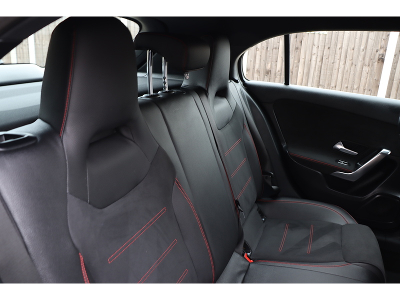 Mercedes-Benz A200 1.3 AMG LINE HATCHBACK 5DR PETROL 7G-DCT AUTO SAT NAV BLUETOOTH DAB STEREO PARKING AIDS JUST 2 OWNERS SAME OWNER FOR 3 YEARS ONLY 51000 MILES SH 72-74 Mitcham Road