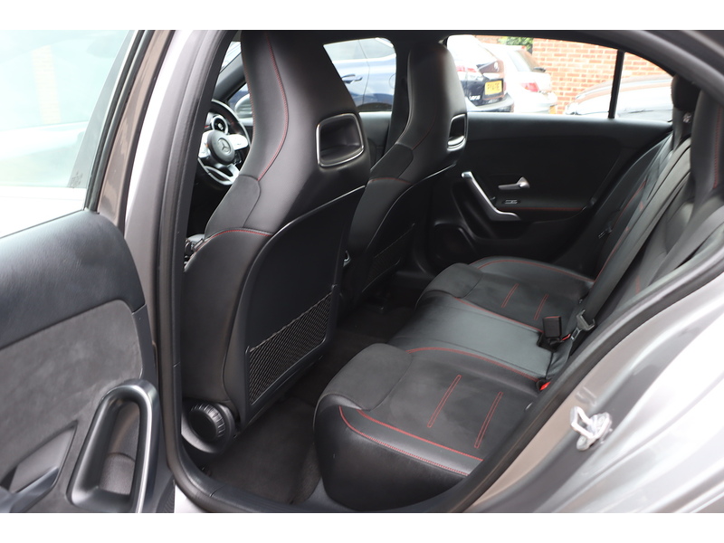 Mercedes-Benz A200 1.3 AMG LINE HATCHBACK 5DR PETROL 7G-DCT AUTO SAT NAV BLUETOOTH DAB STEREO PARKING AIDS JUST 2 OWNERS SAME OWNER FOR 3 YEARS ONLY 51000 MILES SH 72-74 Mitcham Road