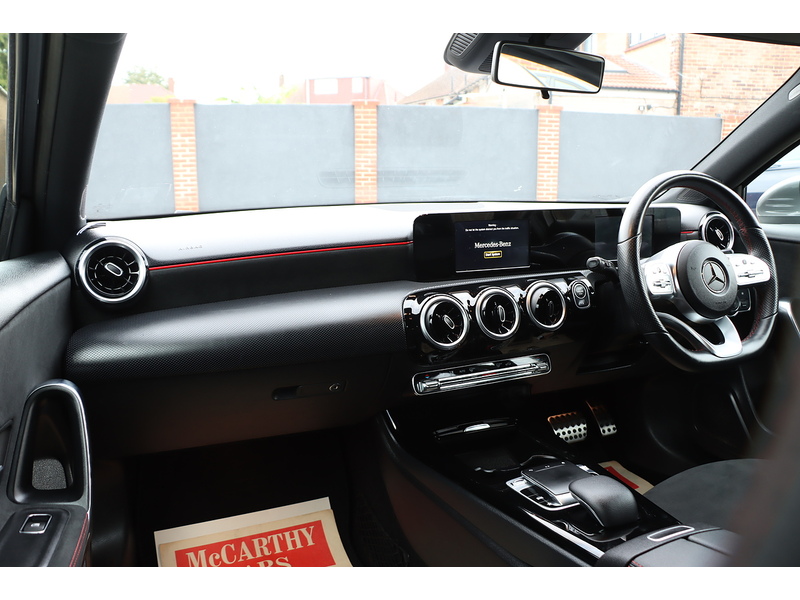 Mercedes-Benz A200 1.3 AMG LINE HATCHBACK 5DR PETROL 7G-DCT AUTO SAT NAV BLUETOOTH DAB STEREO PARKING AIDS JUST 2 OWNERS SAME OWNER FOR 3 YEARS ONLY 51000 MILES SH 72-74 Mitcham Road