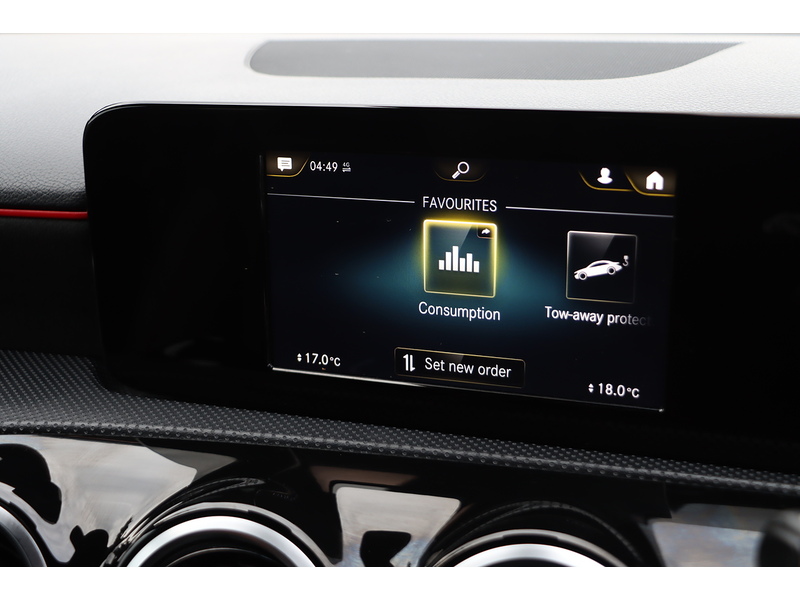 Mercedes-Benz A200 1.3 AMG LINE HATCHBACK 5DR PETROL 7G-DCT AUTO SAT NAV BLUETOOTH DAB STEREO PARKING AIDS JUST 2 OWNERS SAME OWNER FOR 3 YEARS ONLY 51000 MILES SH 72-74 Mitcham Road