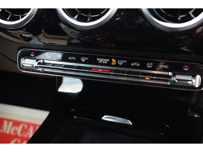 Mercedes-Benz A200 1.3 AMG LINE HATCHBACK 5DR PETROL 7G-DCT AUTO SAT NAV BLUETOOTH DAB STEREO PARKING AIDS JUST 2 OWNERS SAME OWNER FOR 3 YEARS ONLY 51000 MILES SH 72-74 Mitcham Road