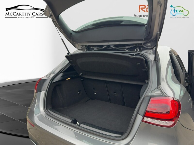 Mercedes-Benz A200 1.3 AMG LINE HATCHBACK 5DR PETROL 7G-DCT AUTO SAT NAV BLUETOOTH DAB STEREO PARKING AIDS JUST 2 OWNERS SAME OWNER FOR 3 YEARS ONLY 51000 MILES SH 72-74 Mitcham Road