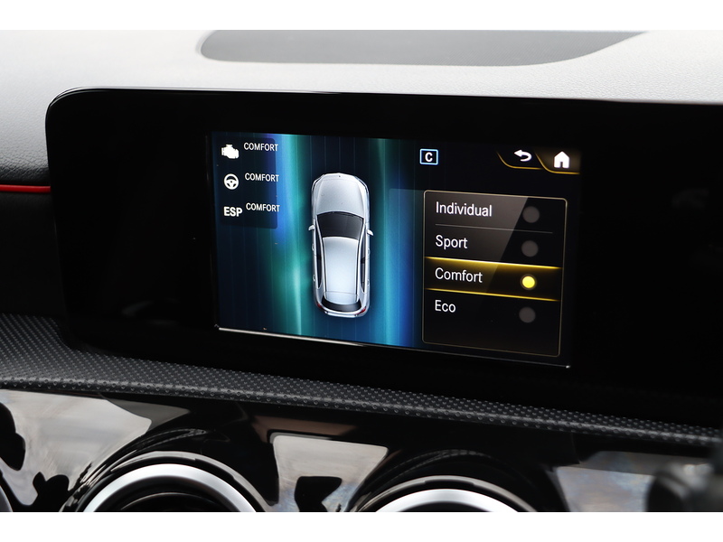 Mercedes-Benz A200 1.3 AMG LINE HATCHBACK 5DR PETROL 7G-DCT AUTO SAT NAV BLUETOOTH DAB STEREO PARKING AIDS JUST 2 OWNERS SAME OWNER FOR 3 YEARS ONLY 51000 MILES SH 72-74 Mitcham Road