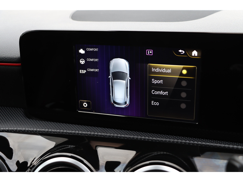 Mercedes-Benz A200 1.3 AMG LINE HATCHBACK 5DR PETROL 7G-DCT AUTO SAT NAV BLUETOOTH DAB STEREO PARKING AIDS JUST 2 OWNERS SAME OWNER FOR 3 YEARS ONLY 51000 MILES SH 72-74 Mitcham Road