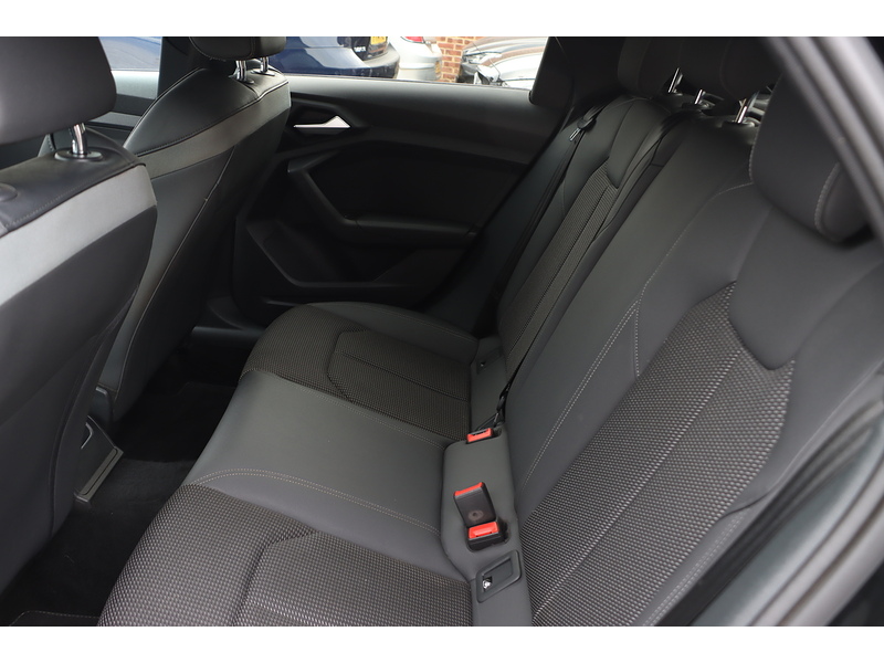 Audi 1.5 TFSI 35 S LINE SPORTBACK 5DR PETROL S TRONIC AUTO HEATED SEATS SATNAV BLUETOOTH DAB RADIO APPLE CARPLAY PARKING AIDS JUST 2 OWNERS 75000 MILES FSH 72-74 Mitcham Road