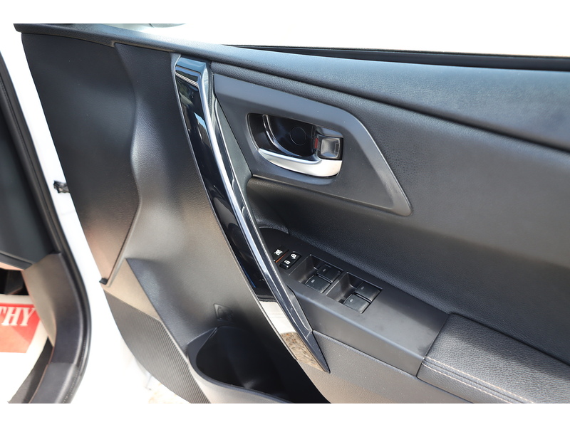 Toyota 1.8 VVT-H EXCEL TOURING SPORTS 5DR PETROL HYBRID CVT AUTO PAN ROOF HEATED SEATS SATNAV BLUETOOTH REAR CAM ONLY 60000 MILES FSH 8 SERVICES £20 ROAD TAX 72-74 Mitcham Road