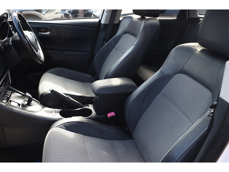 Toyota 1.8 VVT-H EXCEL TOURING SPORTS 5DR PETROL HYBRID CVT AUTO PAN ROOF HEATED SEATS SATNAV BLUETOOTH REAR CAM ONLY 60000 MILES FSH 8 SERVICES £20 ROAD TAX 72-74 Mitcham Road