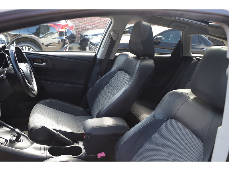 Toyota 1.8 VVT-H EXCEL TOURING SPORTS 5DR PETROL HYBRID CVT AUTO PAN ROOF HEATED SEATS SATNAV BLUETOOTH REAR CAM ONLY 60000 MILES FSH 8 SERVICES £20 ROAD TAX 72-74 Mitcham Road