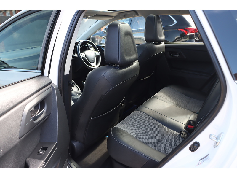 Toyota 1.8 VVT-H EXCEL TOURING SPORTS 5DR PETROL HYBRID CVT AUTO PAN ROOF HEATED SEATS SATNAV BLUETOOTH REAR CAM ONLY 60000 MILES FSH 8 SERVICES £20 ROAD TAX 72-74 Mitcham Road