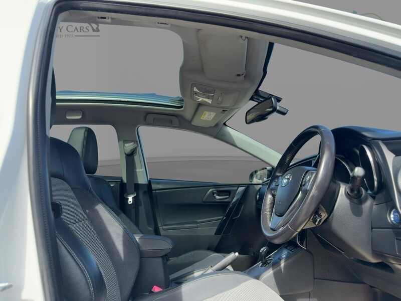 Toyota 1.8 VVT-H EXCEL TOURING SPORTS 5DR PETROL HYBRID CVT AUTO PAN ROOF HEATED SEATS SATNAV BLUETOOTH REAR CAM ONLY 60000 MILES FSH 8 SERVICES £20 ROAD TAX 72-74 Mitcham Road