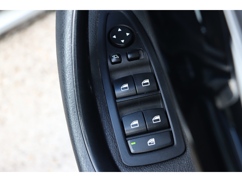 BMW 2.0 20I XLINE SUV 5DR PETROL XDRIVE AUTO HEATED SEATS SAT NAV BLUETOOTH DAB STEREO APPLE CARPLAY PARKING AIDS JUST 1 OWNER 71000 MILES FSH 8 SERVICES 72-74 Mitcham Road