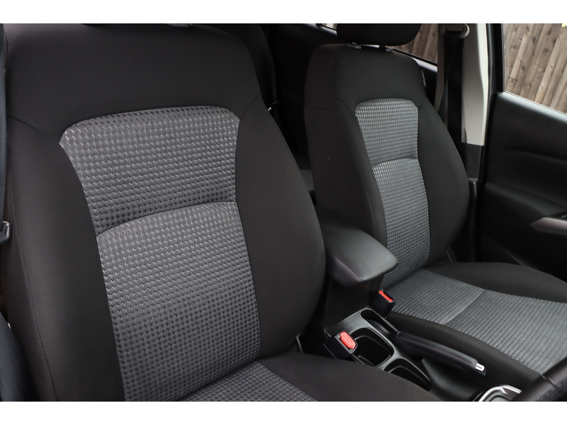 Suzuki 1.5H MOTION SUV 5DR PETROL HYBRID AGS AUTO HEATED SEATS SATNAV DAB STEREO APPLE CARPLAY REAR CAMERA PARKING AIDS 1 OWNER FROM NEW ONLY 12000 MILES FSH 72-74 Mitcham Road