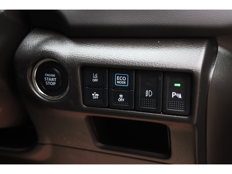 Suzuki 1.5H MOTION SUV 5DR PETROL HYBRID AGS AUTO HEATED SEATS SATNAV DAB STEREO APPLE CARPLAY REAR CAMERA PARKING AIDS 1 OWNER FROM NEW ONLY 12000 MILES FSH 72-74 Mitcham Road