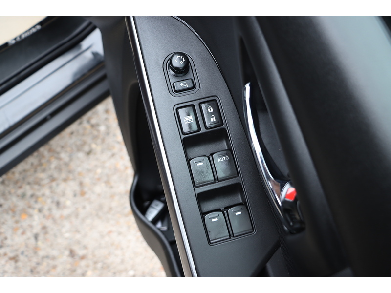 Suzuki 1.5H MOTION SUV 5DR PETROL HYBRID AGS AUTO HEATED SEATS SATNAV DAB STEREO APPLE CARPLAY REAR CAMERA PARKING AIDS 1 OWNER FROM NEW ONLY 12000 MILES FSH 72-74 Mitcham Road